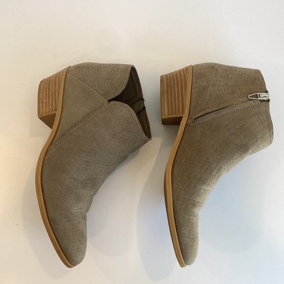 Dolce Vita 9.5 bootie Ankle boot neutral DV8 Taupe Olive Distressed heeled Boho - Picture 2 of 16